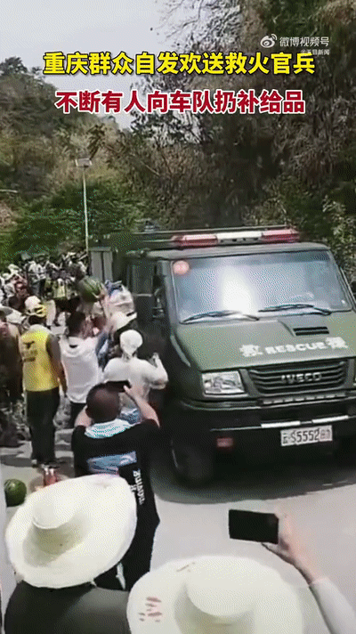 “不开门走不脱哟！”