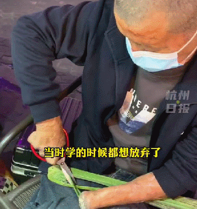 这个摊位占“C位”！看到他的手，网友绷不住了...