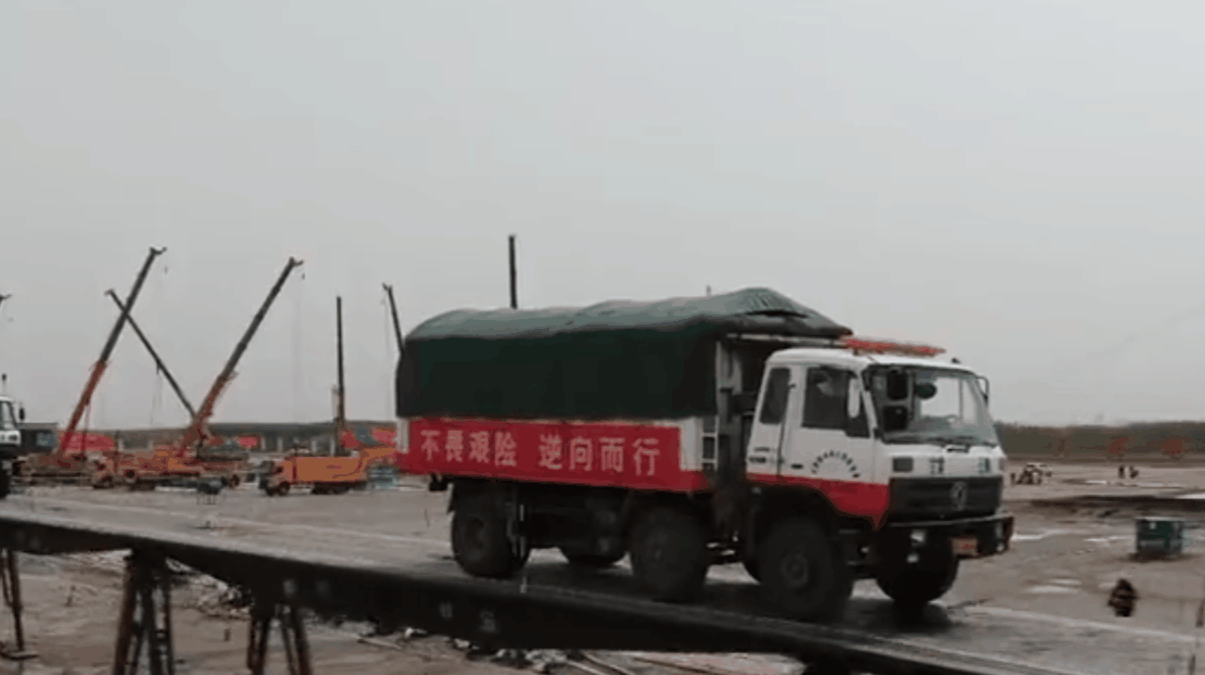 防汛救灾在行动｜【组图】铁船变浮桥、给台风拍CT，一览防汛救援中的科技力量！