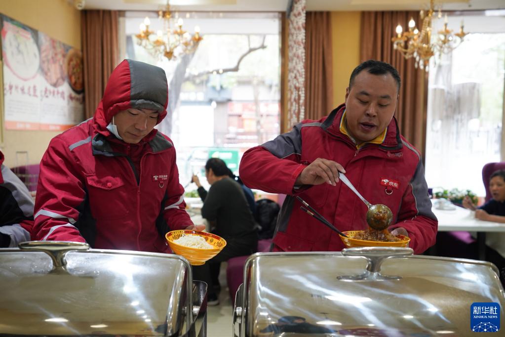 暖心驿站：让快递小哥歇歇脚吃口热饭