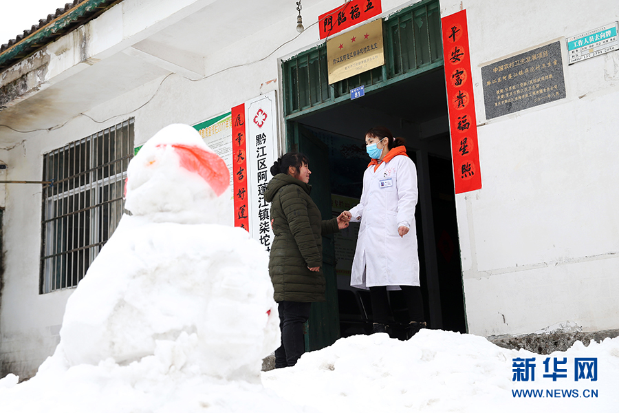 【新春走基层】雪地里的另一抹白 高山女村医在路上