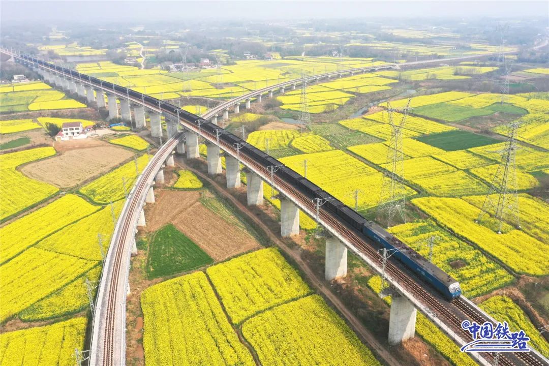 全国铁路4月8日实行新的列车运行图