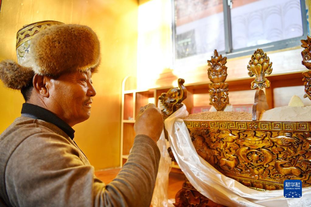 西藏日喀则：喜迁新居
