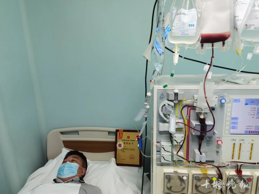 90后老板突然暂停营业，原因太赞了