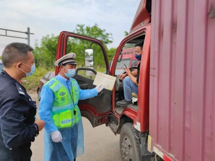 这个“口罩印”，太让人心疼！