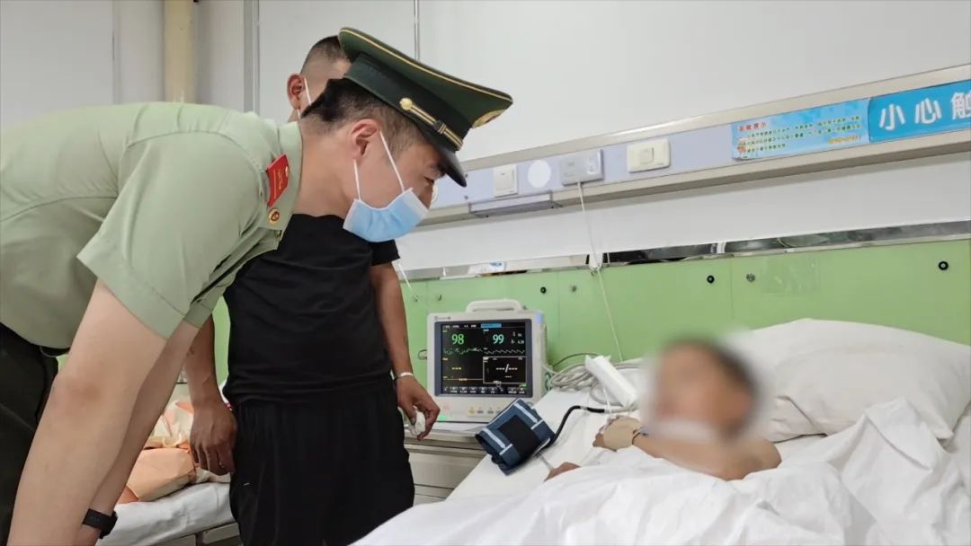 勇救两名落水少年，他却一度自责不已……