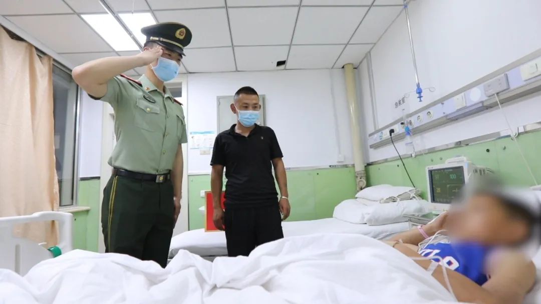 勇救两名落水少年，他却一度自责不已……