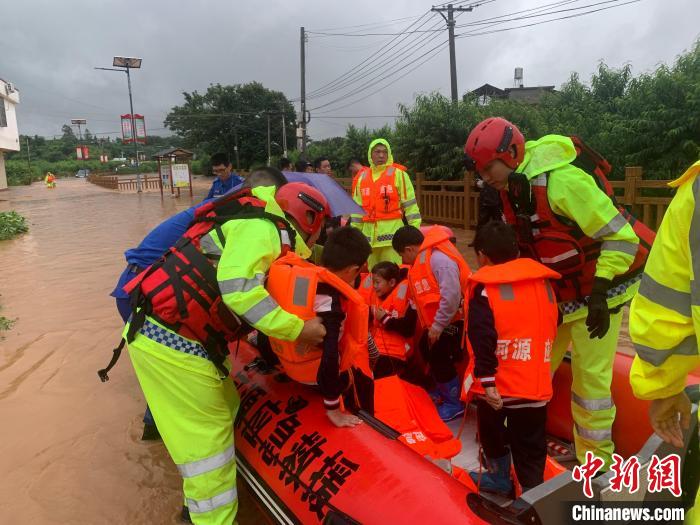 广东连平普降暴雨 已安全转移群众6823人