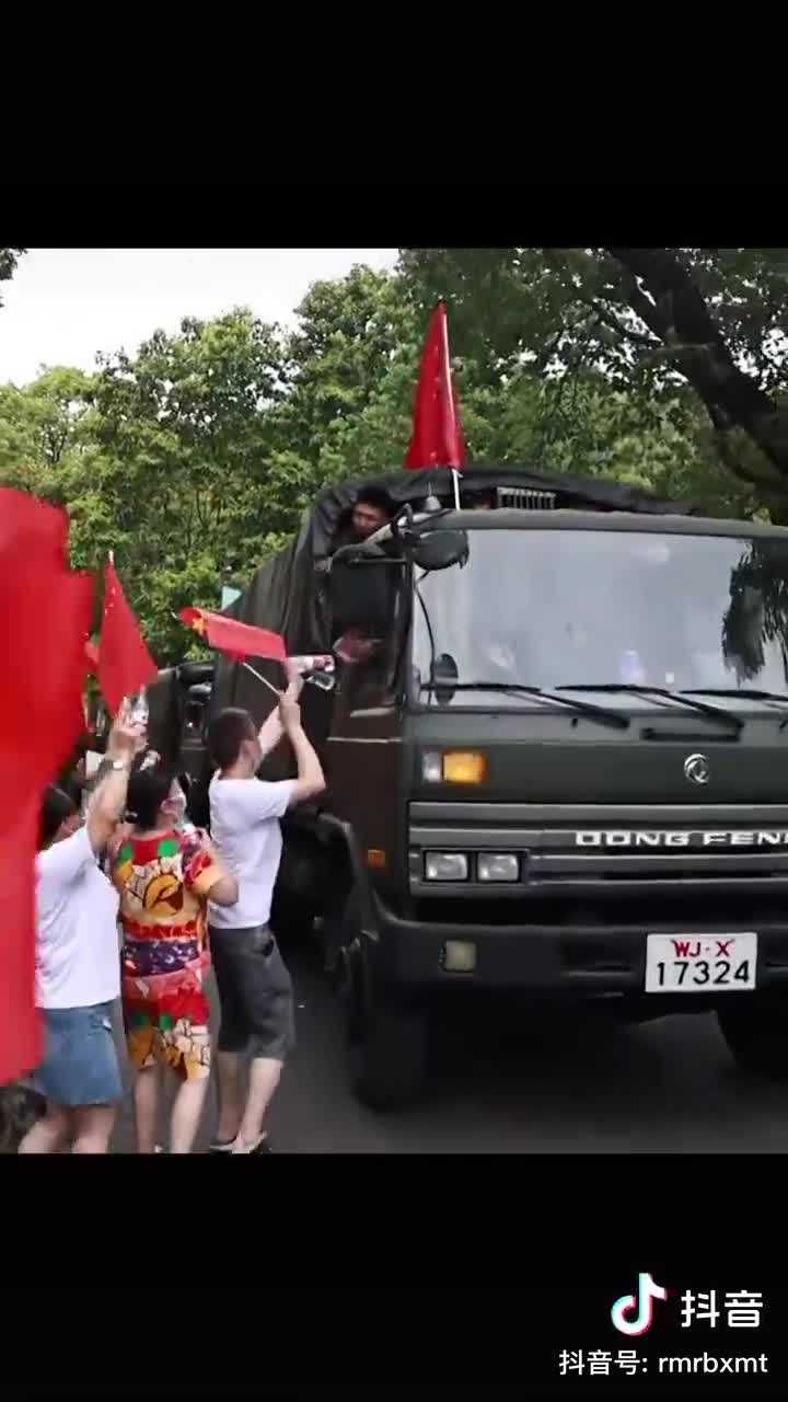 重庆山火扑救，这9个瞬间令人难忘！