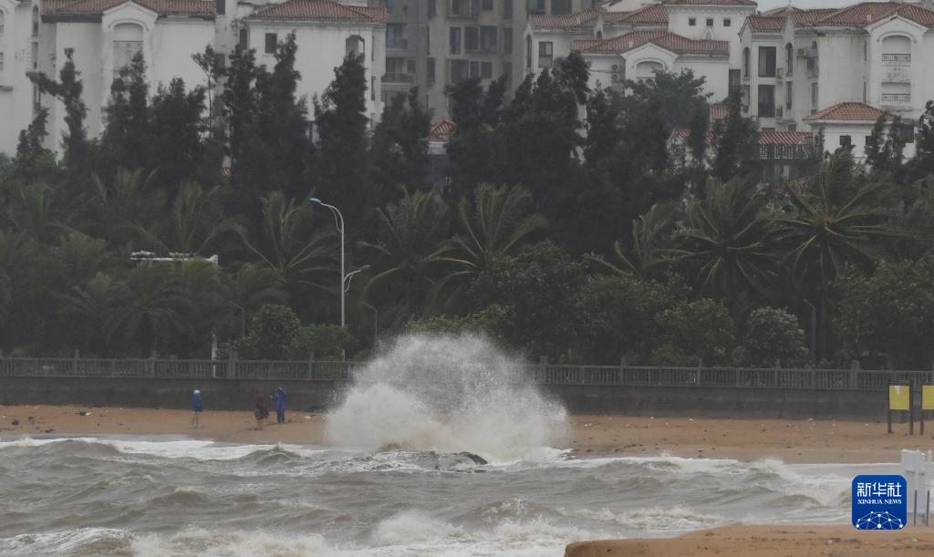 台风“泰利”给海南带来强风雨