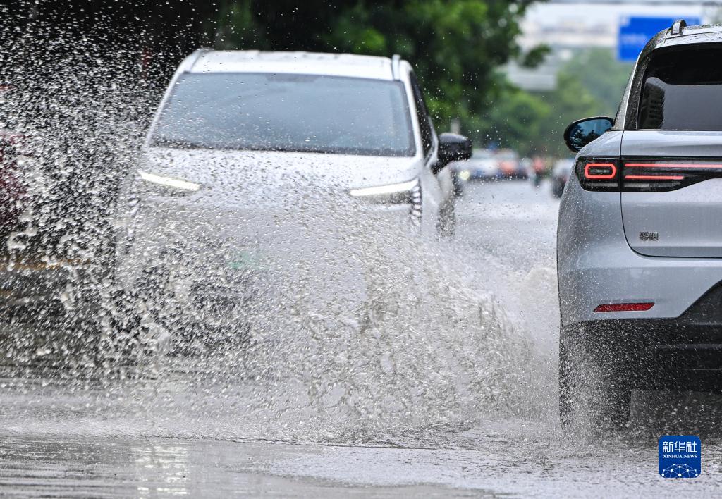 台风“泰利”给海南带来强风雨