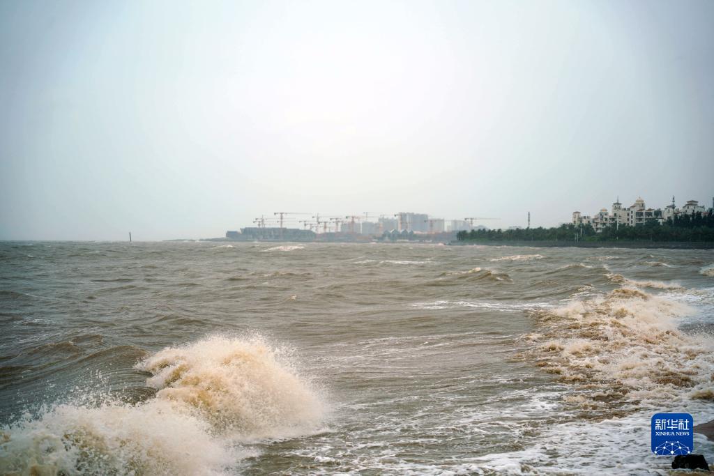 台风“泰利”给海南带来强风雨