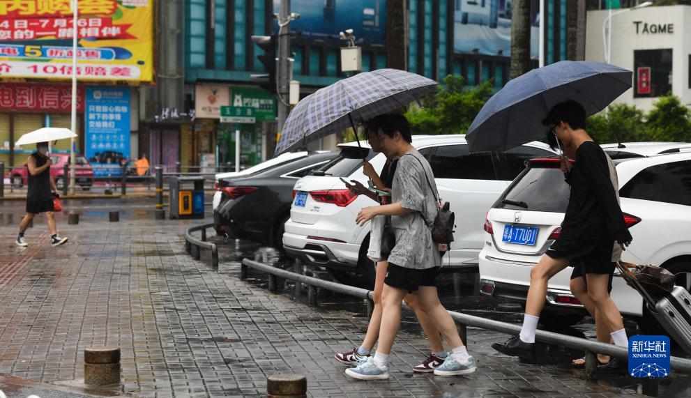 台风“泰利”给海南带来强风雨