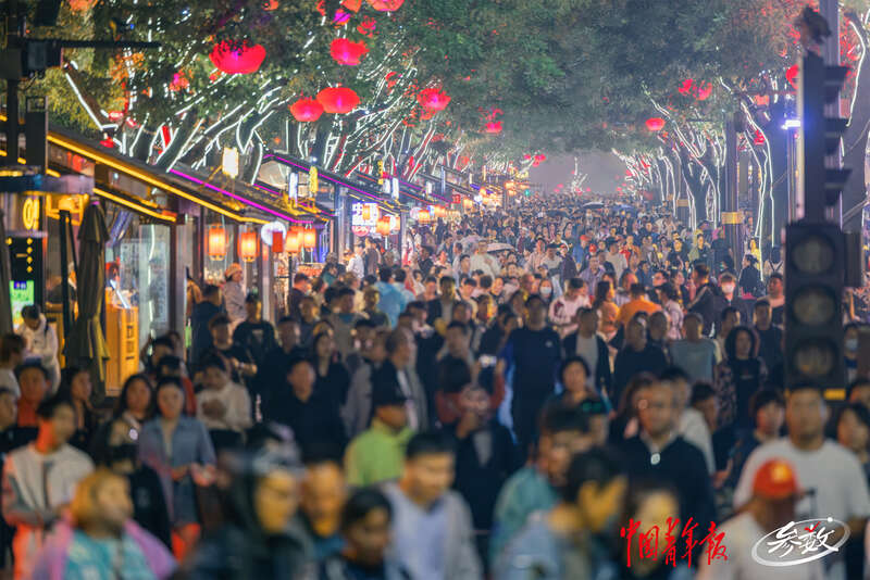 “烟火气”升腾，夜经济升温