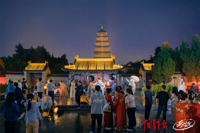 “烟火气”升腾，夜经济升温