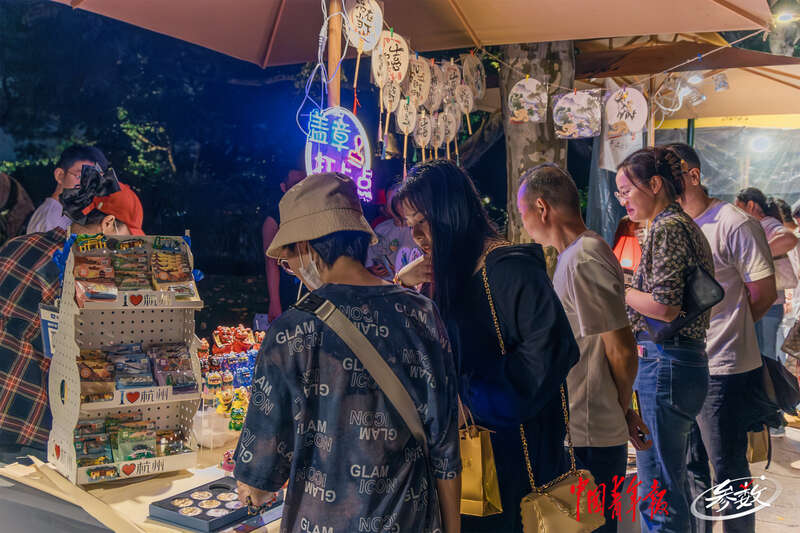 “烟火气”升腾，夜经济升温