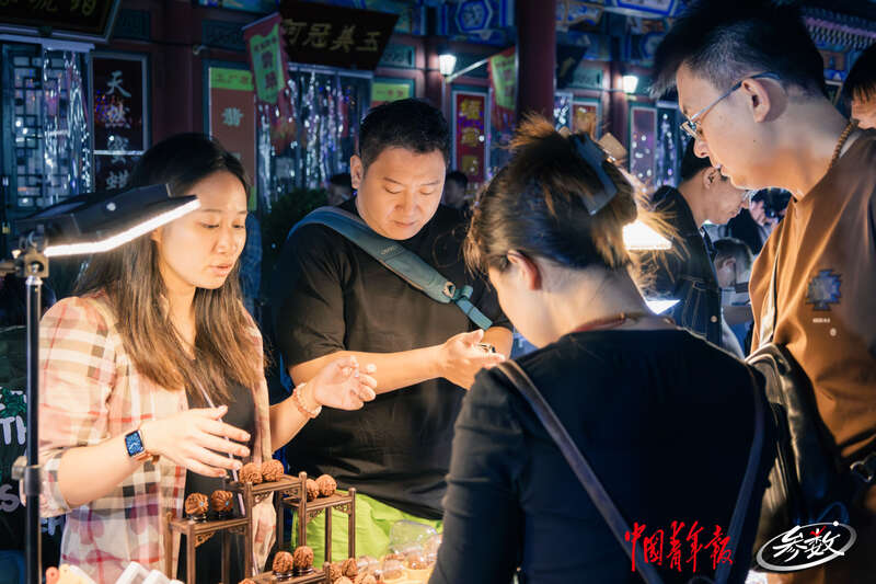 “烟火气”升腾，夜经济升温