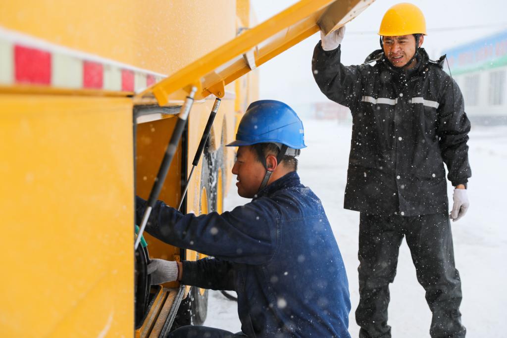 东北地区迎今冬首场大范围寒潮暴雪 多地有力应对保民生保运转