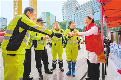 各地设法帮扶困难群众