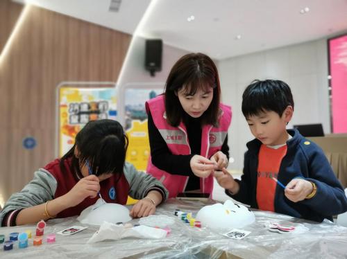 杭州市上城区笕桥街道开展脸谱面具手工课堂活动