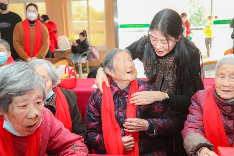 浙江安吉昌硕街道：关爱老人 巾帼同行