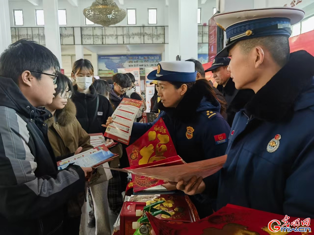 河北石家庄：消防安全进车站 护航春运送平安