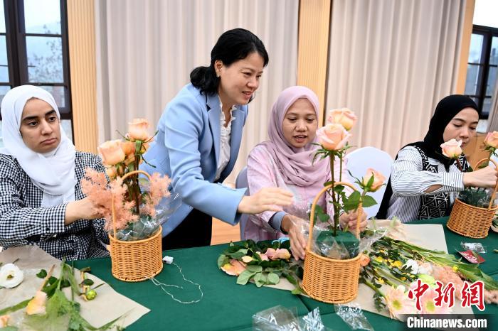 遇见福建：中外妇女相约平和庆“三八”