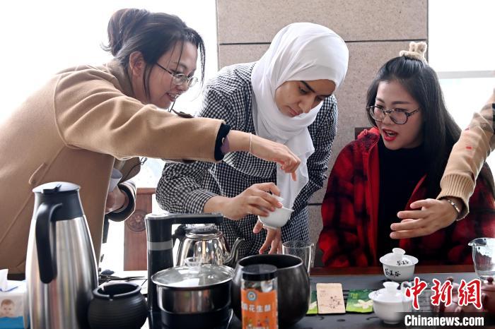 遇见福建：中外妇女相约平和庆“三八”