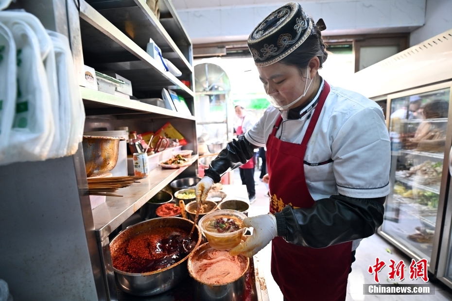 为一份美食奔赴一座城！甘肃天水麻辣烫吸引民众尝鲜