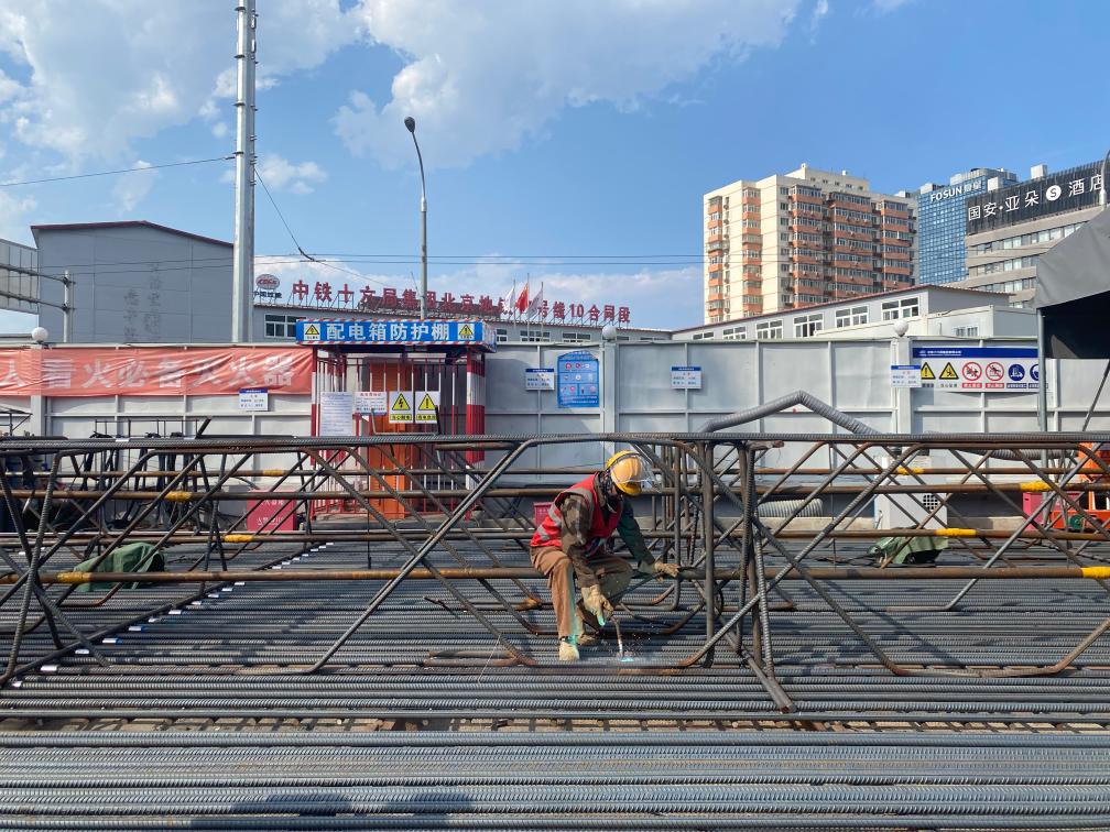 新华视点｜多地高温来袭，如何更好保护劳动者？