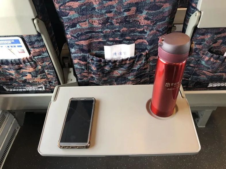 高铁列车上,行李应该怎么放?