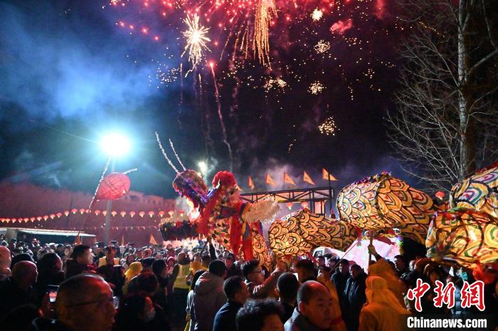 呼和浩特：“二月二”龙灯节传承300年民俗