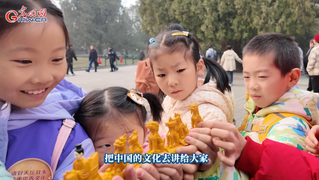 “不被定义”的她丨在天坛里，她成了“说故事的人”