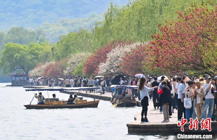 杭州西湖桃红柳绿春景如画