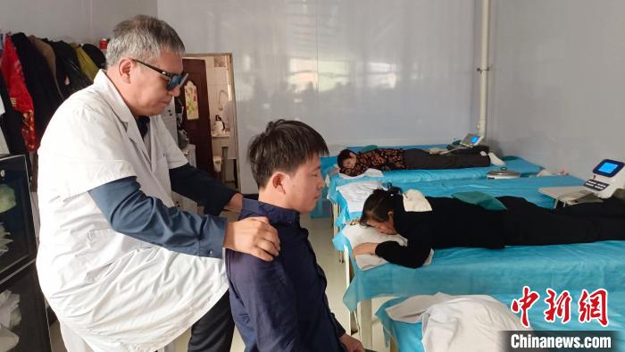 这家按摩院院长,30年免费培训约3000名残疾人学员