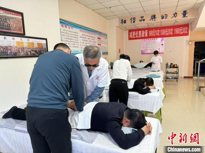 这家按摩院院长,30年免费培训约3000名残疾人学员