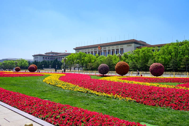 迎“五一” 天安门广场“吉祥如意”花坛亮相