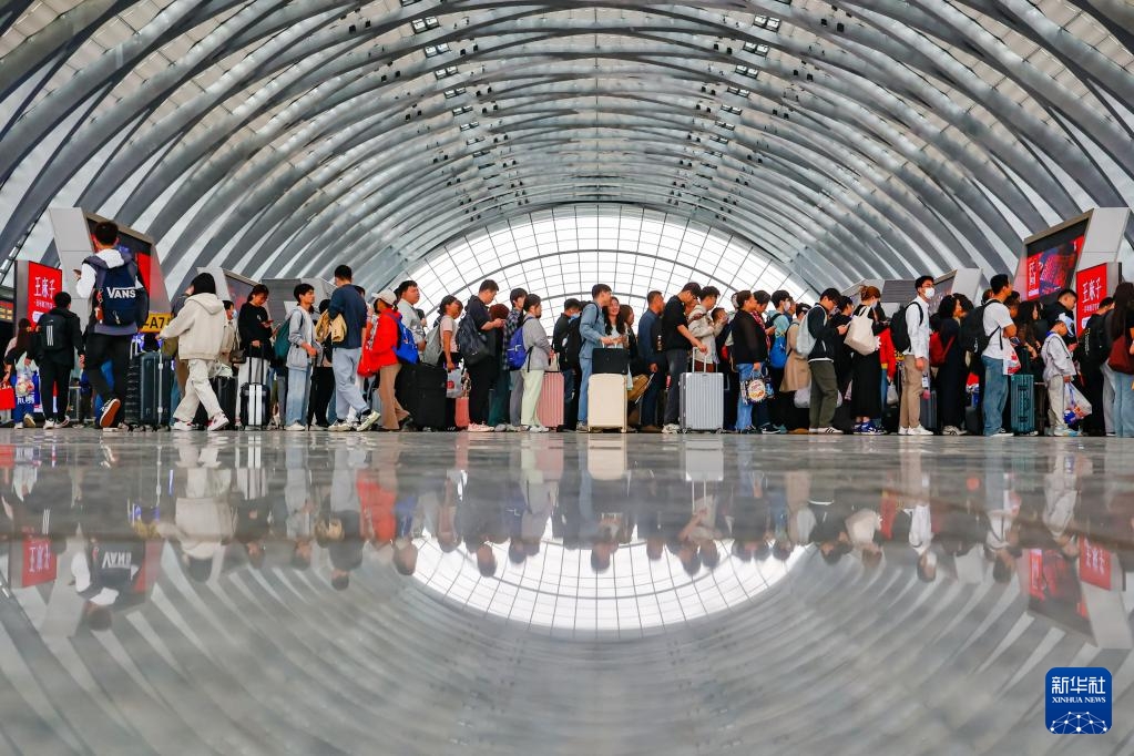 铁路“五一”假期运输旅客发送量累计超1亿人次