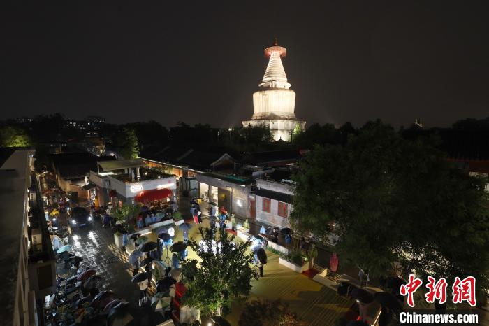激发夜间经济活力 北京妙应寺白塔将定期点亮