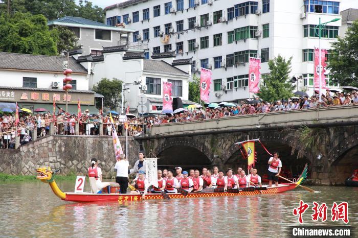浙江龙游：龙舟竞渡“趣乡村”