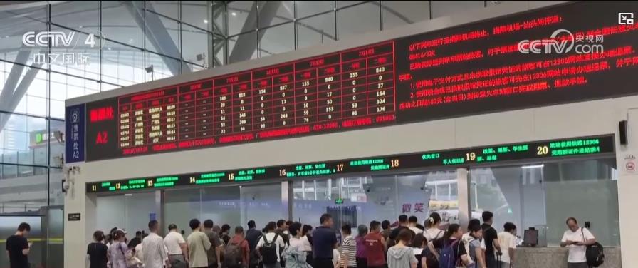 强降雨持续影响多地:多部门联动抢险救援 争分夺秒守护民众安全