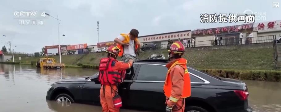强降雨持续影响多地:多部门联动抢险救援 争分夺秒守护民众安全