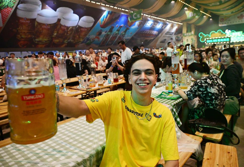 一杯啤酒连起四海宾朋——青岛国际啤酒节释放消费活力