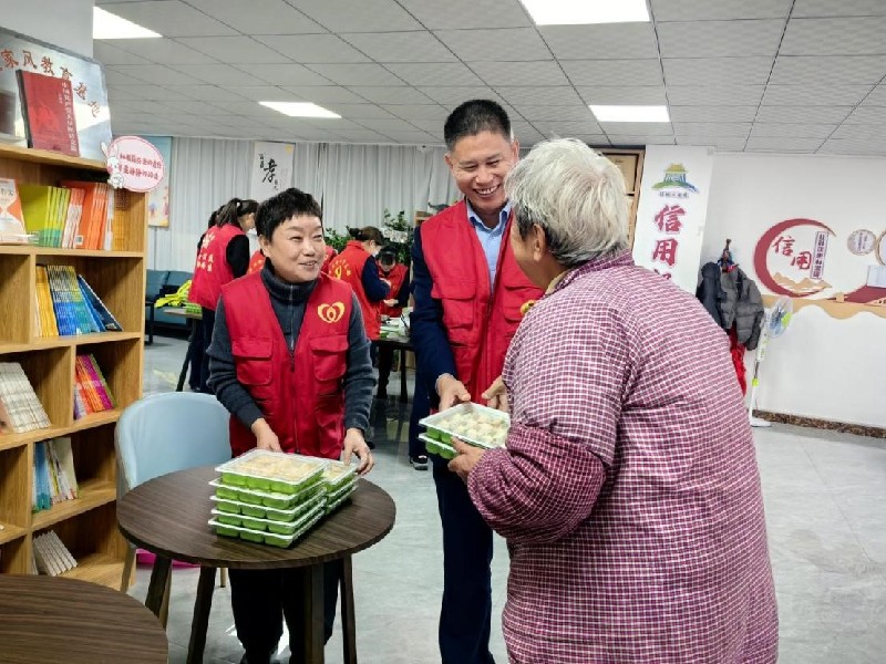 【网络中国节】山东济宁：公益暖桑榆 重阳传温情