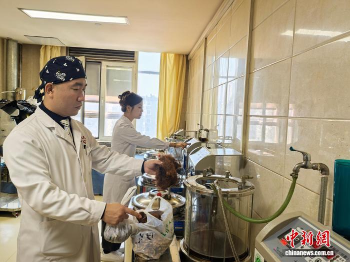 传统智慧穿上“新衣”:药膳成年轻人养生“新宠”