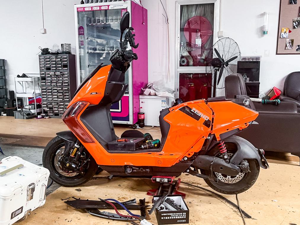 焦点丨时速破百、灯光眩目……改装电动自行车“步步惊心”