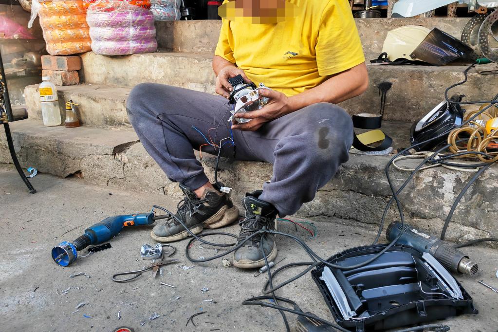 焦点丨时速破百、灯光眩目……改装电动自行车“步步惊心”