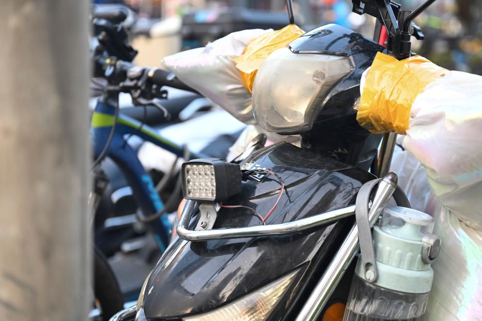 焦点丨时速破百、灯光眩目……改装电动自行车“步步惊心”