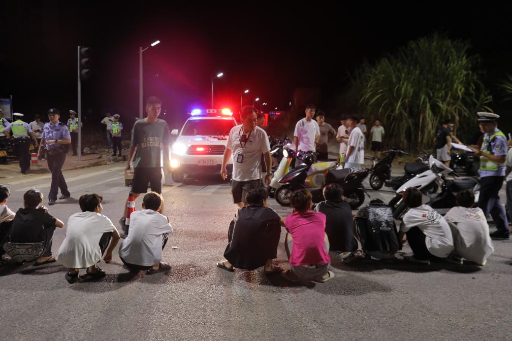 焦点丨时速破百、灯光眩目……改装电动自行车“步步惊心”