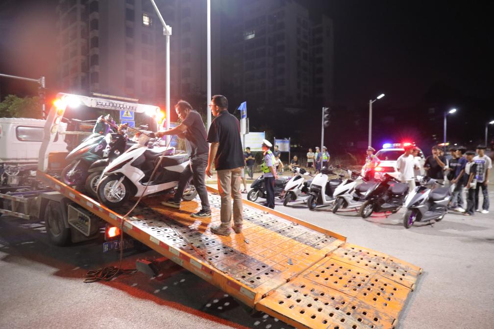 焦点丨时速破百、灯光眩目……改装电动自行车“步步惊心”